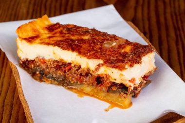 Yunan geleneksel mousaka etli
