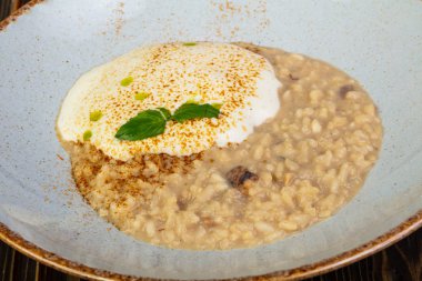 Risotto beyaz mantar ve krema ile