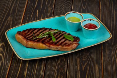 Rosemary ile ızgara biftek striploin