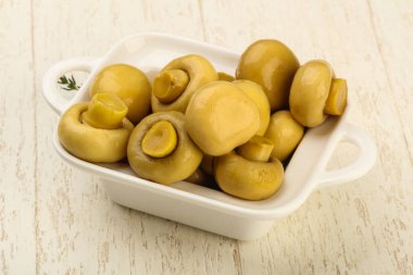 Marine petrol kase - yemek için hazır