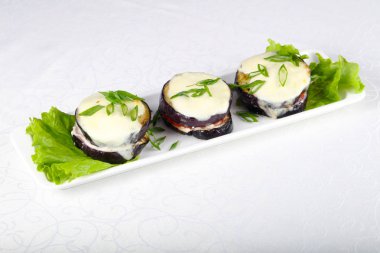 fırında patlıcan domates ve peynir ile