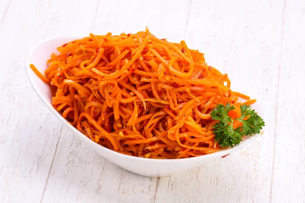 Kabın içinde çekilen havuç yığın