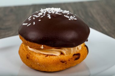 Bouchee kek çikolata ile