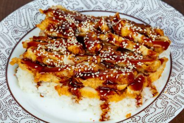 Pirinç ve teriyaki soslu tavuk tempura