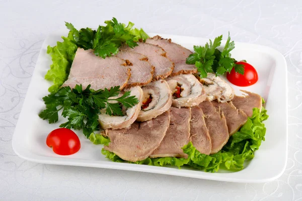 Teller Mit Schweinefleisch Hühnerbrötchen Und Zunge — Stockfoto