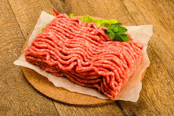 Carne Picada Res Con Hojas Albahaca Listas Para Cocinar — Foto de Stock