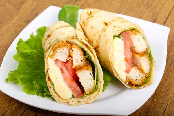 Rolo Pão Frango Com Folhas Salada — Fotografia de Stock