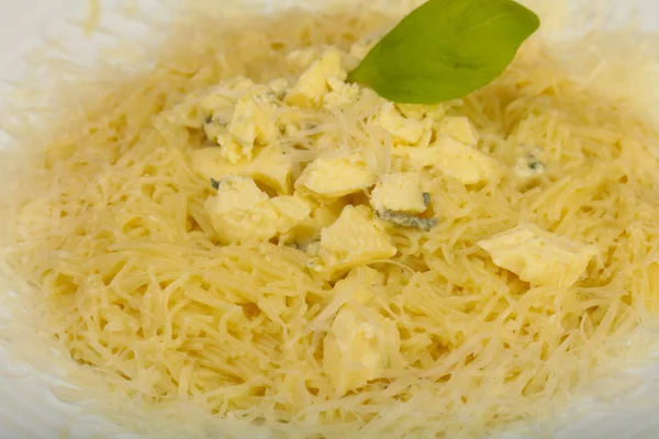 Pasta Con Formaggio Blu Basilico — Foto Stock