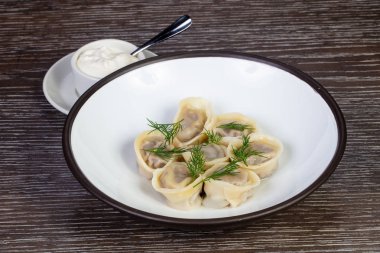 Ekşi kremalı lezzetli ev yapımı hamur tatlısı.