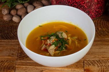 İştah açıcı kase tavuk çorbası