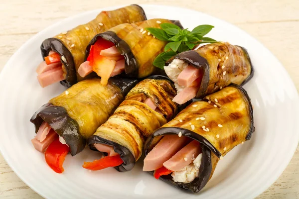 Jambon, peynir ve biber dolması patlıcan