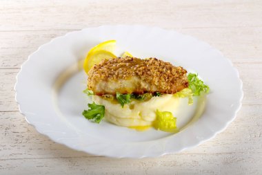 Pişmiş Morina balığı patates püresi ile