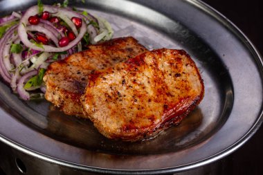 Soğan ve pomegranet tohumları ile Tavuk Barbekü