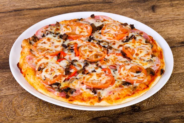 Jambonlu ve peynirli pizza