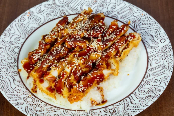 Pirinç ve teriyaki soslu tavuk tempura