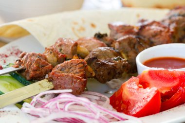 Sığır eti Barbekü soğan ve sos ile