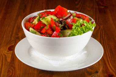 Sebze salatası - domates, cucunber, biber