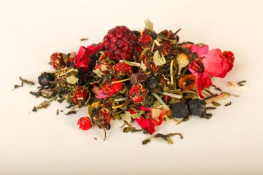 Aroma çay yığın meyve, meyveler ve otlar ile