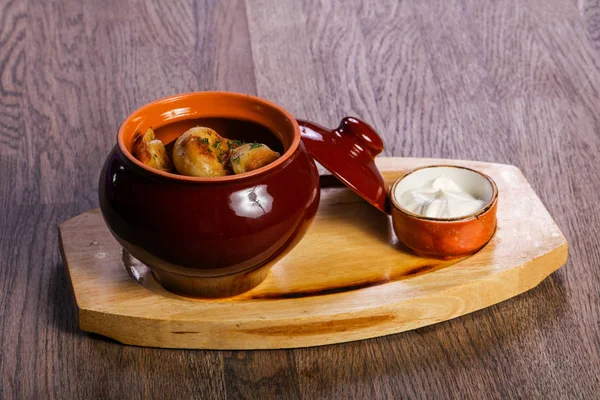 Krem ve otlar ile kavrulmuş köfte