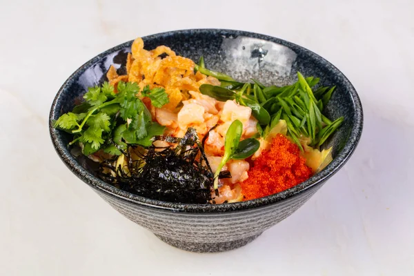 Karides ve yabani pirinç ile poke