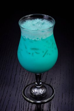 Tatlı nane milkshake bardak