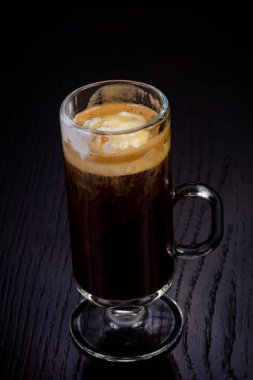 Lezzetli bardak buzlu kahve