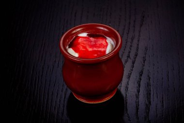 Delicious çilekli dondurma saksı 