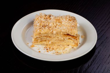 Lezzetli Napolyon Pasta krema ile