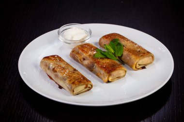 Lezzetli gözleme süzme peynir rulo