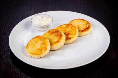 ekşi krema ile lezzetli cheesecakes