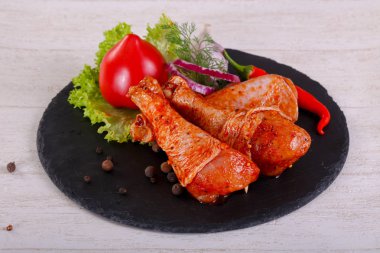 Izgara ve Barbekü için çiğ tavuk Marine bacaklar