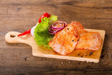 Marine edilmiş tavuk uyluk için ızgara ve Barbekü