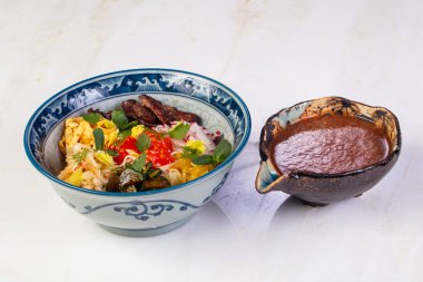 Sos ve otlar ile Yengeç poke