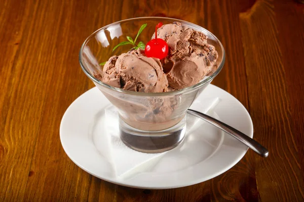 Helado Chocolate Con Menta Cereza — Foto de Stock