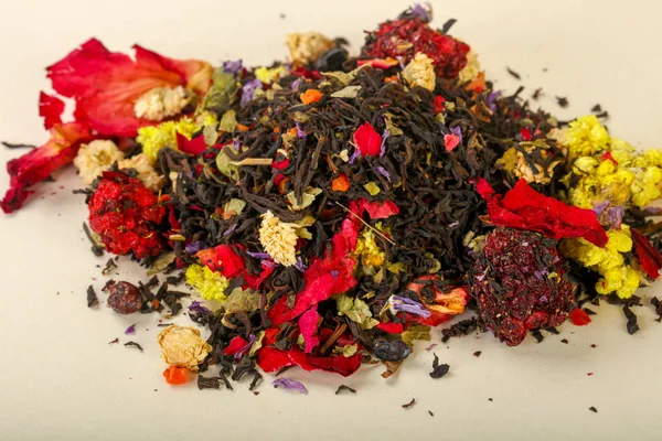 Aroma çay yığın meyve, meyveler ve otlar ile