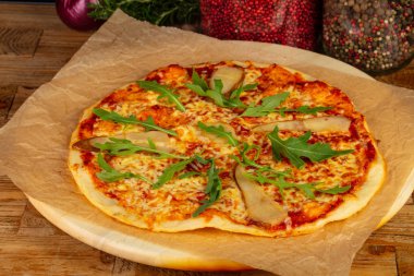 Meyve lezzetli pizza ile armut