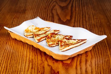 Baharat ile Izgara Hellim peyniri