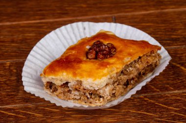 Ahşap arka plan üzerinde tatlı Paklava pasta