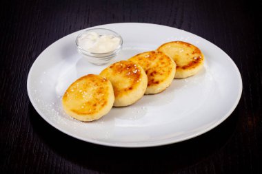 ekşi krema ile lezzetli cheesecakes