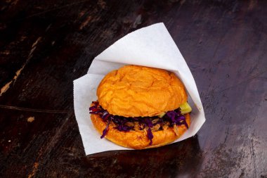 Burger çekti domuz eti ve lahana