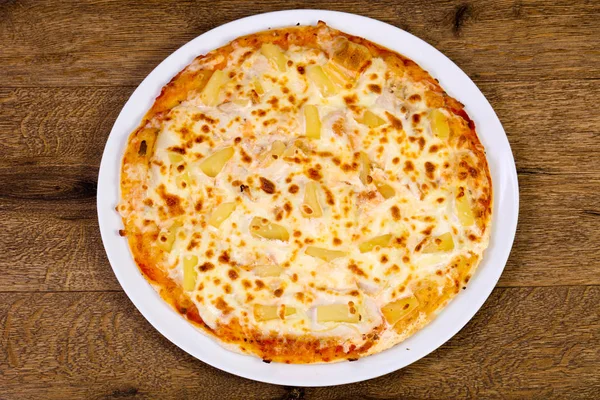Pizza Abacaxi Com Queijo Macio — Fotografia de Stock