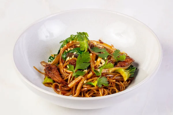 Yumurta noodle istiridye sosu ile