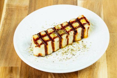 Izgara Hellim peyniri zeytinyağı ile