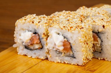 Lezzetli Alaska ile susam rulo