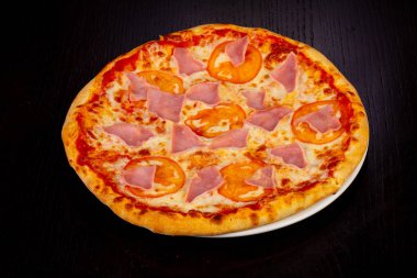 Lezzetli Prosciutto pizza jambon ve domates ile