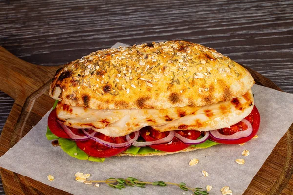 Tavuk göğsü ve sebze ile gözleme