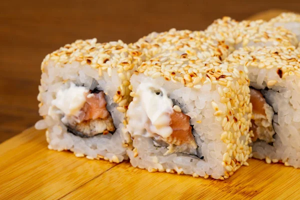 Lezzetli Alaska ile susam rulo