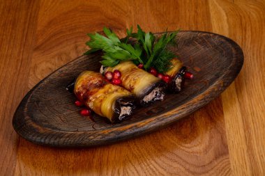 Patlıcan rulo tavuk ve peynir ile