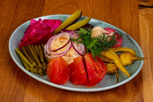 Gürcü Turşu sebze sarımsak ve lahana ile