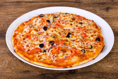 Jambonlu ve peynirli pizza